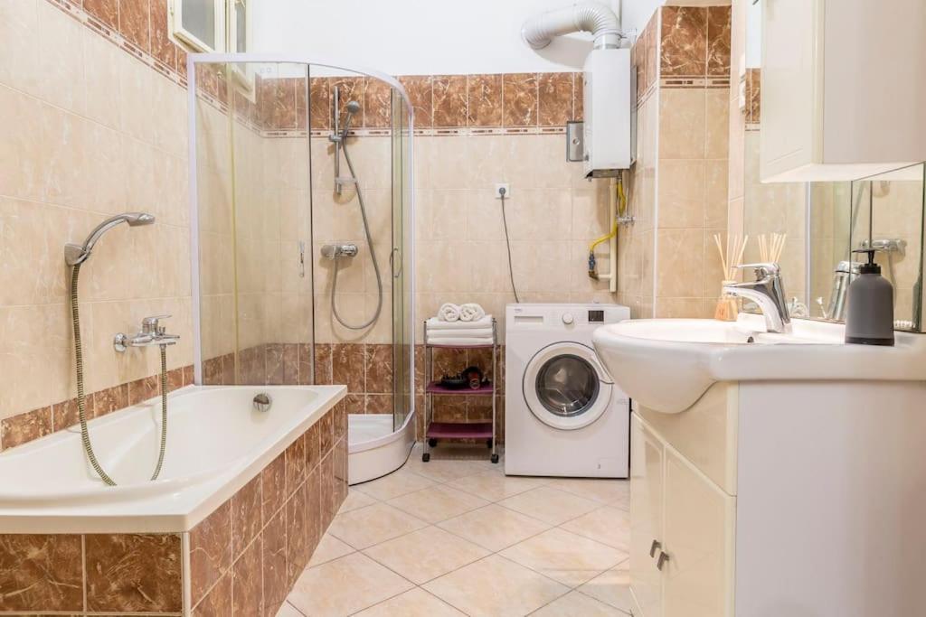 B333 Apartment - In The Heart Of The City Будапеща Екстериор снимка